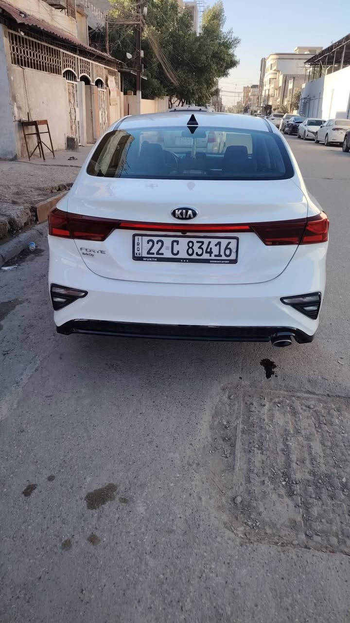 السلام عليكم
كيا فورتي 2021
وارد أمريكي مواصفات نص فول
1_شاشه كامره
2_تحكم ستيرن
3_ويل كب
4_رادار جانبي +تحديد مسار
5_مكينه 2000 دوش
حادث السياره جاملغ +ربع الباب +هلال جاملغ خلفي بارد
السياره ماشيه 42 الف
السعر.  145   وبي مجال بسيط حك الجيه
مكان السياره بغداد الجديده
السياره رقم اربيل بأسمي
للاستفسار***********  
 ***********
