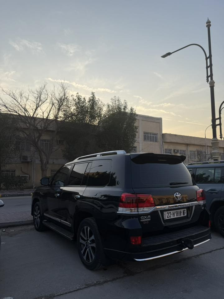 تويوتا لاندكروز 2019 بالكارتون كراند تورنك ساز  SAS
مكينة 8 سلند V8 
رقم اربيل الجديد وسنوية لحد 2030
ماشية 64 الف كيلو متر 
مغلفة نانو ppf بالكامل السيارة كفالة عامة من كلشي لا بارد لا رصعة لا شخط جديدة جداً 
تخم تاير دنلوب اصلي قبل اسبوع شادلها 
السعر 565 مكانها البصرة
***********
