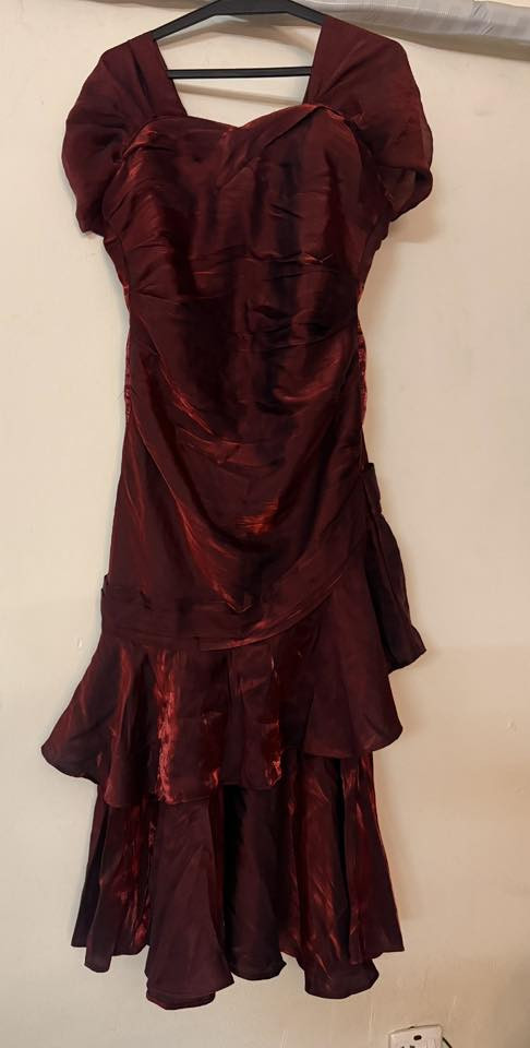 فساتين للبيع بيها جديد وبيها مستخدم مره وحده جدا نظيفه باسعار مناسبه التفاصيل على رقم ***********
