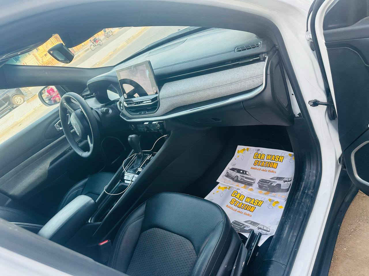 سلام عليكم عندي جيب كومباس للبيع 2024 مثل ماواضح بصور السعر 155
***********
صور الحادث👇
