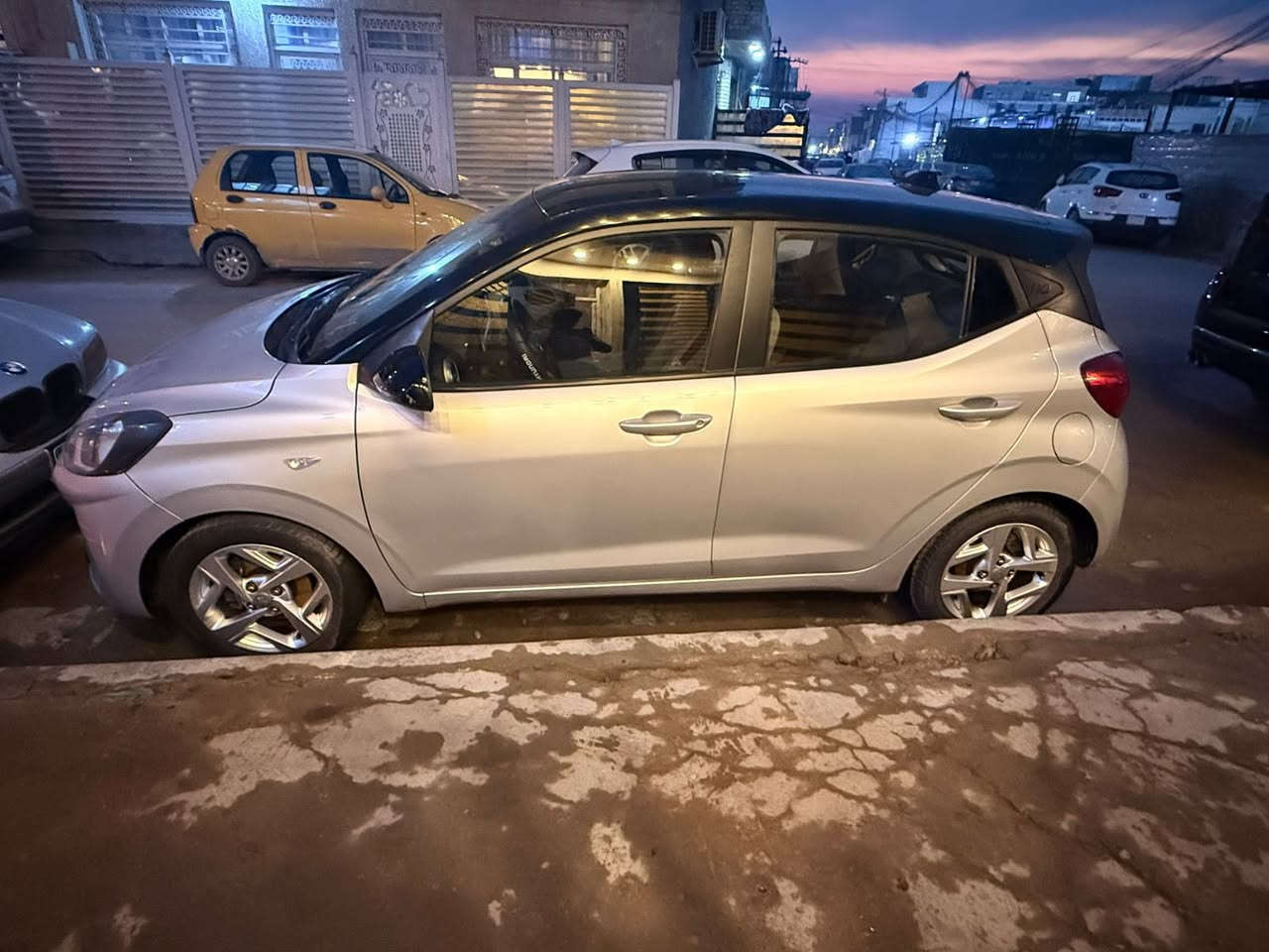 من رخصه الادمن
i10 2022
وارد امريكي 
حادثه فقط بنيد 
صبغ فقط نص البنيد
لونين  نضيفة جداً
ماشيه 40 الف
مواصفات السياره 
تحديد مسار 
بريك اوتو
مري كهربا 
حساس تاير
شاشة وكامره بلادي
كار بلي واندرويد اوتو
تبريد ثلج 
رقم بغداد ب اسمي تحويل مباشر
سونار موجود جديد
سنويه ل 2029
عنوان بغداد حي الجهاد
***********
