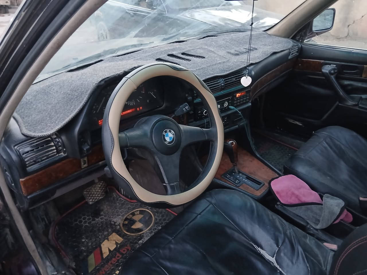 Bm 730  1991  سلام عليكم،مديل
مكفوله من ضربه مكينه ٦ سلندر  رقم بغداد دولي بسمي  سنويه ٣١ هزه  ماصاقطه مكينه كير جديد تايرات تخم جديد حداديه زينه كهربايات كله شغاله جام شغال كله مكان سياره بابل  ***********
