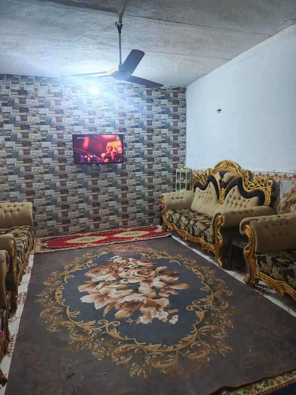 السلام عليكم منزل للبيع مساحة 200وجه قرب المركز الصح طابق واحد السعر على الخاص رقم الهاتف ***********/***********
