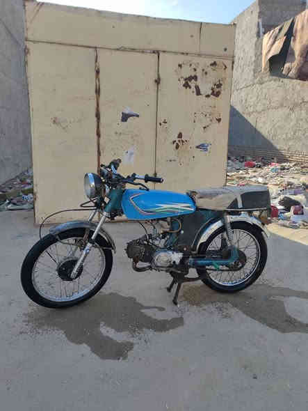 دراجة شهاب كلك للبيع او مراوس بجهاز او اربعه گير

شغالة وتمشي طبيعي بيهة بس الكلج مايعشق فتحته وبعد ماعرف اسوي ابيع عله هالحطة السعر 175 مكاني كربلاء 
*********** كربلاء
