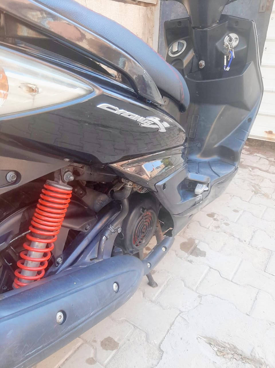 سلام عليكم دراجه سكنس فحل ياباني للبيع دراجه مكفوله كفاله عامه اي نقص مابيه نوزل خطين طلاعات عنواني
شارع حيفا السعر 950 وبيه مجال 
الرقم / ***********
