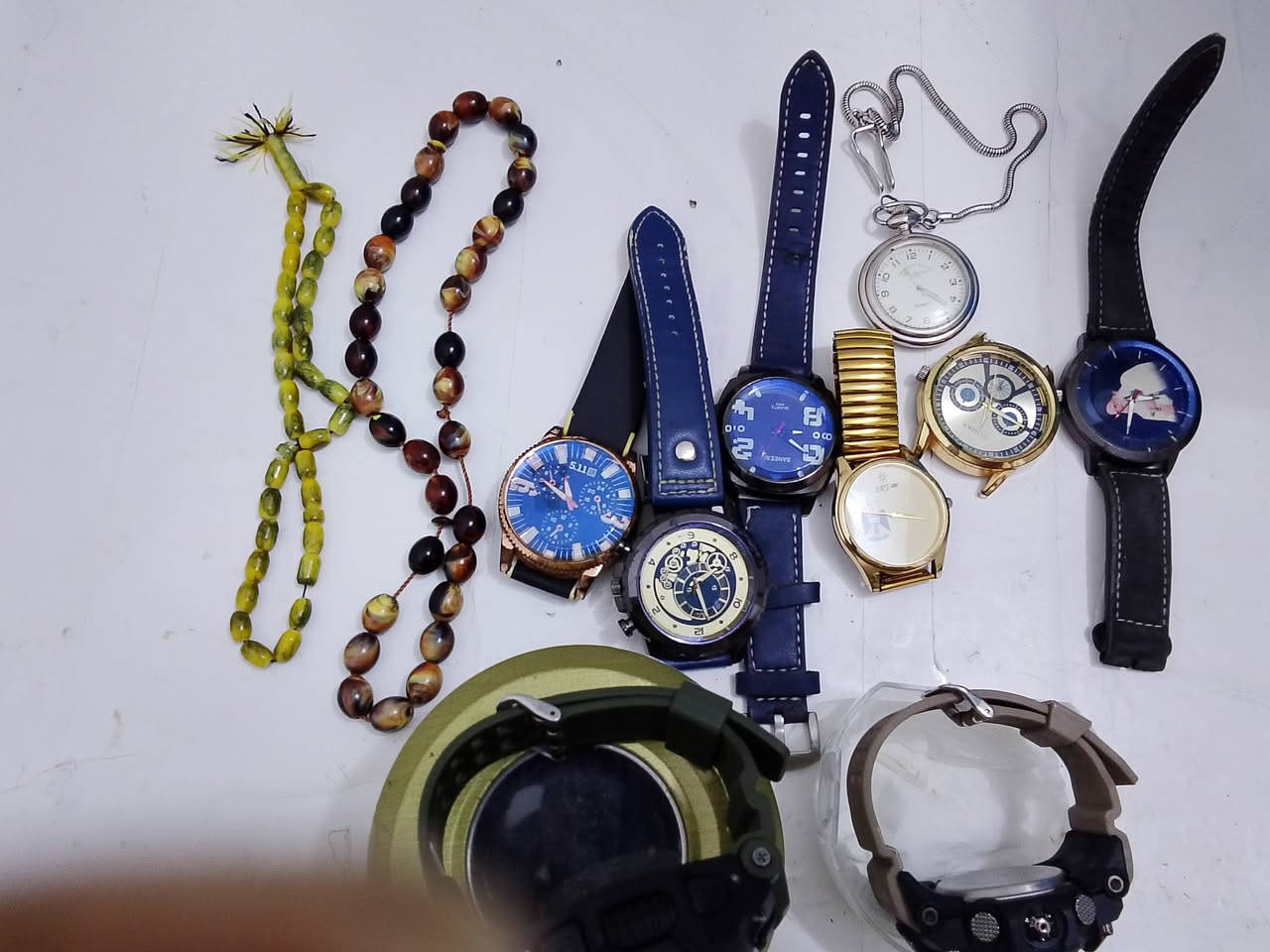 ساعات بانوانعها و2سبح واحجار عقيق يماني جزع وحجر لازورك وحجر عباس اباد الاصلي وكذلك محبس عقيق يماني جزع العنوان الناصريه مركز باقي التفاصيل تعال خاص او الاتصال ***********
