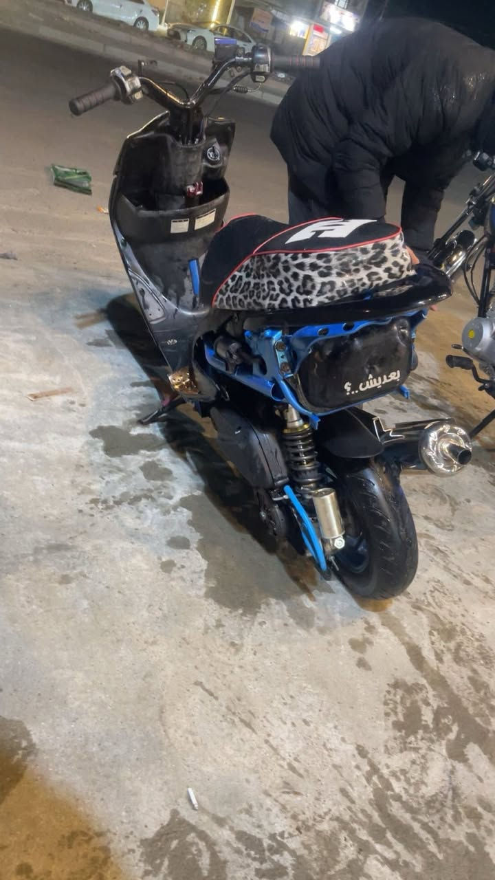 السلام عليكم دراجه ماكس عدله تعمير جديد ما صارلها سبوع كفاله من كلشي ٥٥هاون كلجات جيسو نكره سلف بكل وقت شوته مال ٤ صالنصه قرش  شيال رياضي كشن مال ٤ دراجه ربع ما تصرف عليها كامله مكمله مكاني بغداد البياع رقم ***********
