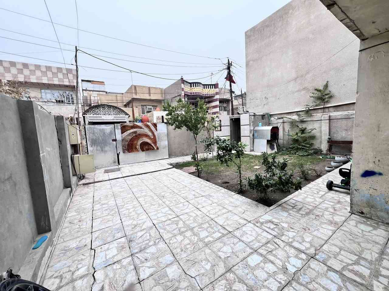 بيت للبيع ب الامين الثانية المربع الذهبي مقابيل اسواق ابو سلام
المساحة 200.  الواجهة 10.  النزال 20 
طابق ونص قابل للتقسيم 

السعر عند الاتصال 
‭0770 065 0051‬
