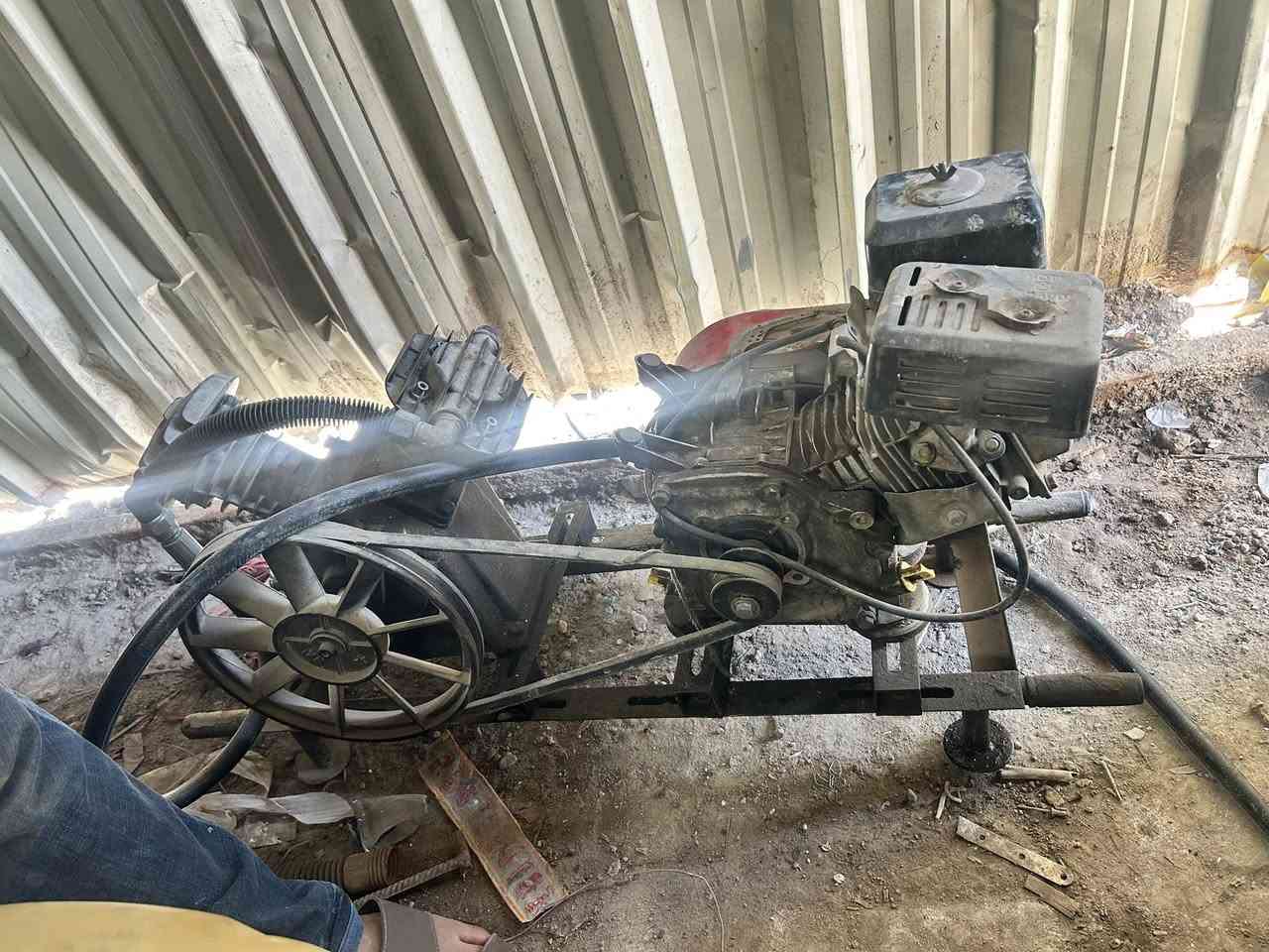 غراض بنجر كامله كامله كامله بس اجر محل وشتغل 
بلنص 
مكينه خالعه
بطل هوى
بطل ضغط
صوندات هوى
ماطور بانزين
مكينه فتح التاير
الغراض جديد استعمال سنه وحده بس عليهن تراااب 
نضيفاات ….. افتح مشروعك وتوكل على الله
الاستفساار  ***********
‬
