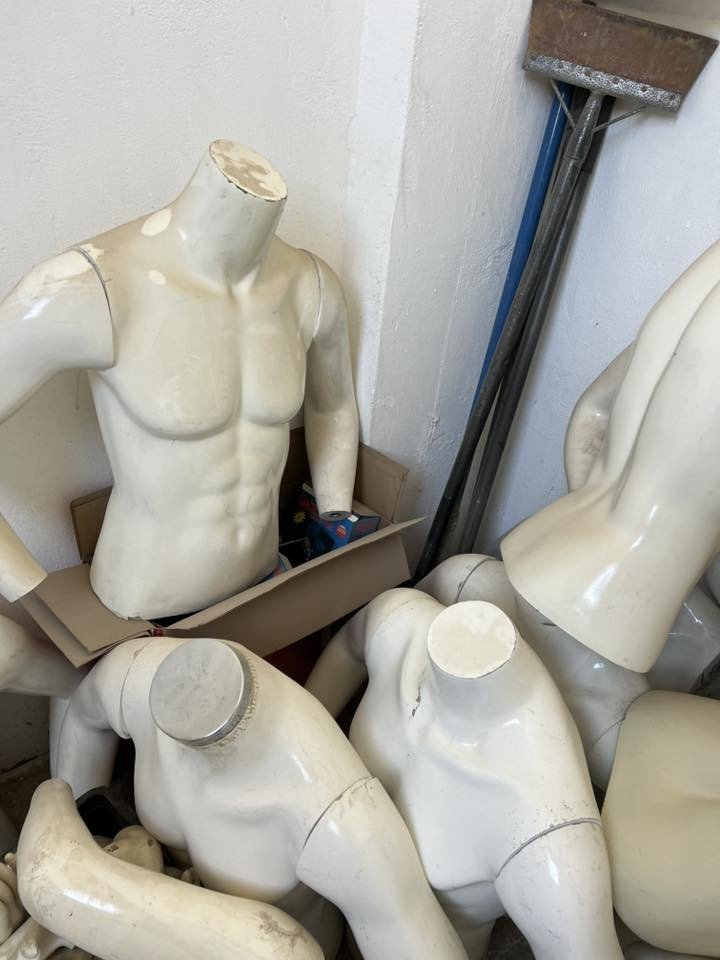 متوفر منيكانات صدر نظافة عالية بدون اي كسر 50 قطعة سعر القطعه ١٢ ألف مكاني بابل ***********
