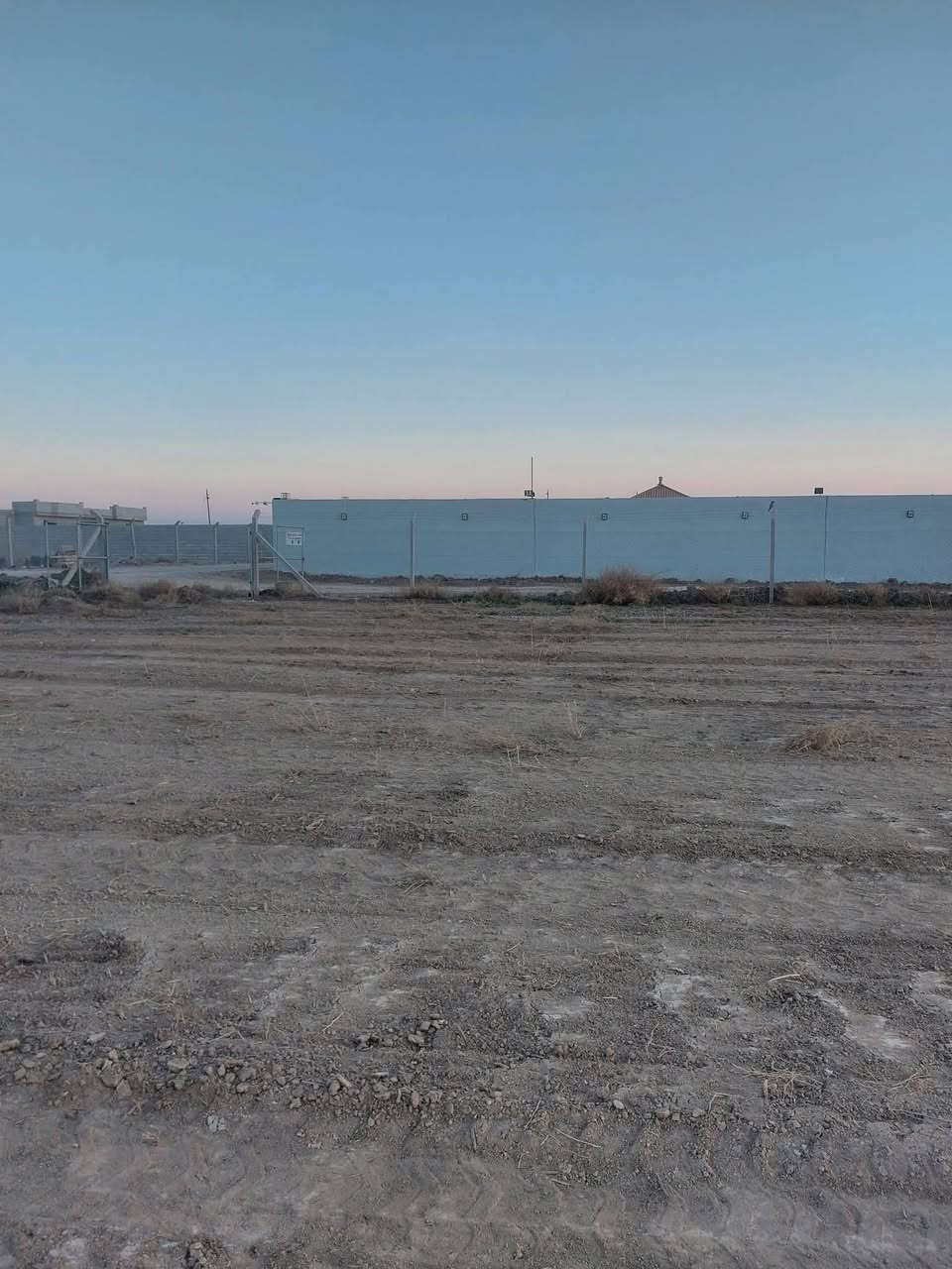 نصف دونم وجها ٢٦ سند زراعي تحويل مباشر عنون بين مدخل ٢و٣ قرب الكوخ صيني لاستفسار اتصل ***********
