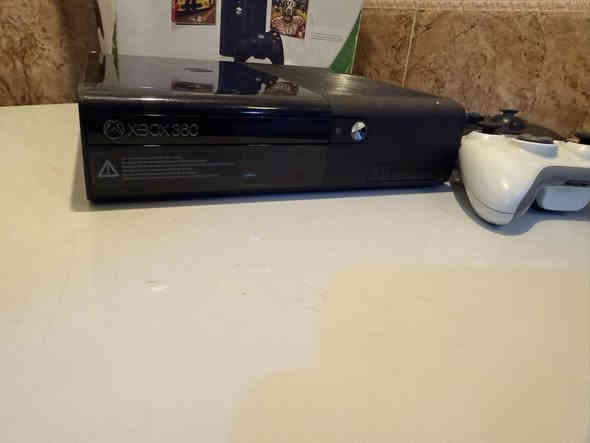 السلام عليكم اكس بوكس 360 سوبر سلم نضيف مابي اي عيب وبل الشرط انطي ذاكرة250 كيكا مكان القرص شغال الجهاز كله شغال نضافه 90‎%‎ دبل جوستك بلادي وشرط انطي هم الجهاز واليدات ويحتوي على العاب قويه وكافة ملحقاته الاصلية.
السعر 115 الف مكاني كركوك ورقمي*********** وعندي توصيل وبل الخدمه اني.
