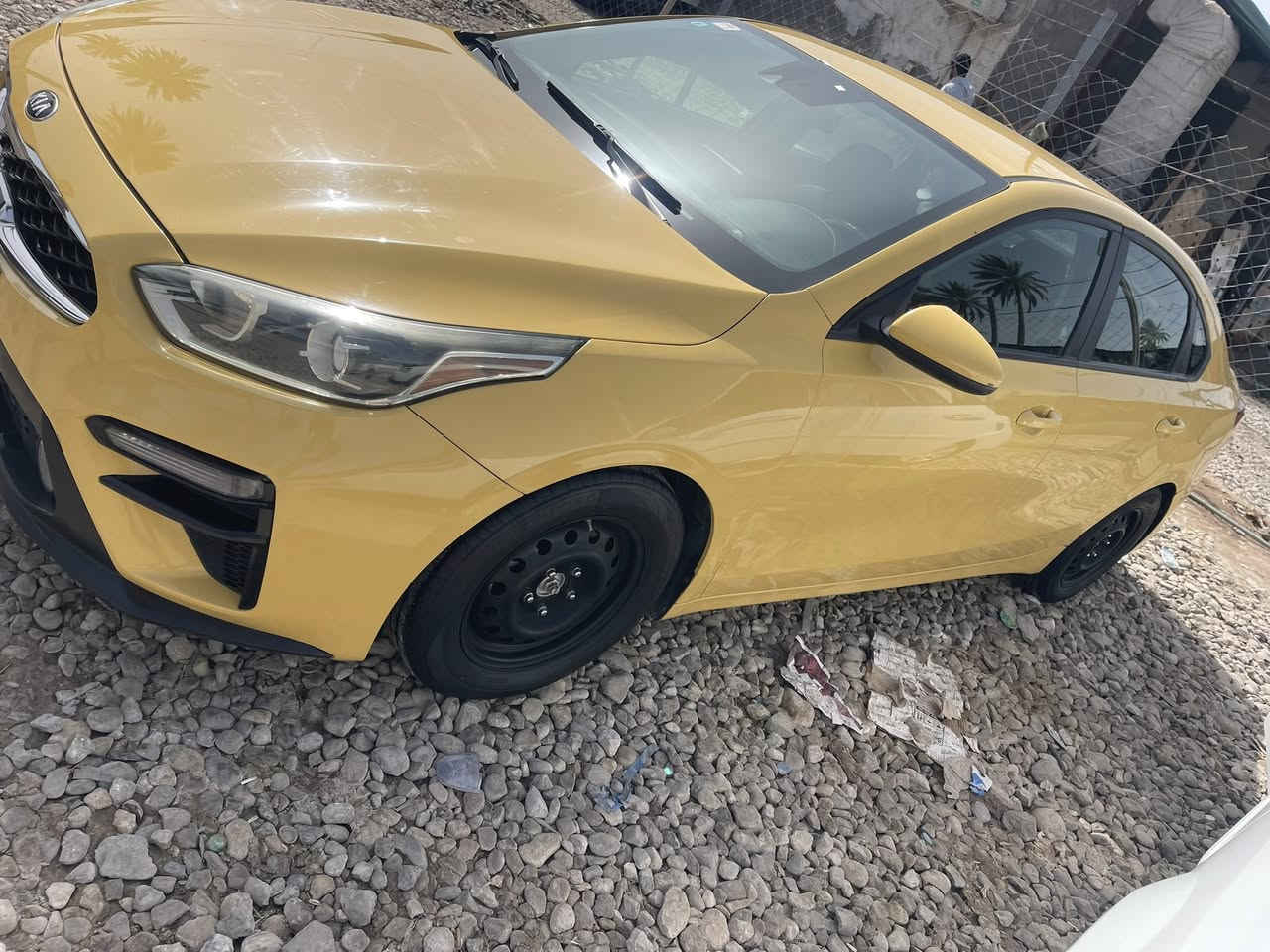 السلام عليكم فورتي تكسي موديل 19 رقم جديد هزه جديده حادثه كدامك بدون تبديل ماشيه 47 نص فول كير اي تي مكاني صويره لسعر 132 وبيه مجال ترهم  مراوس ***********
