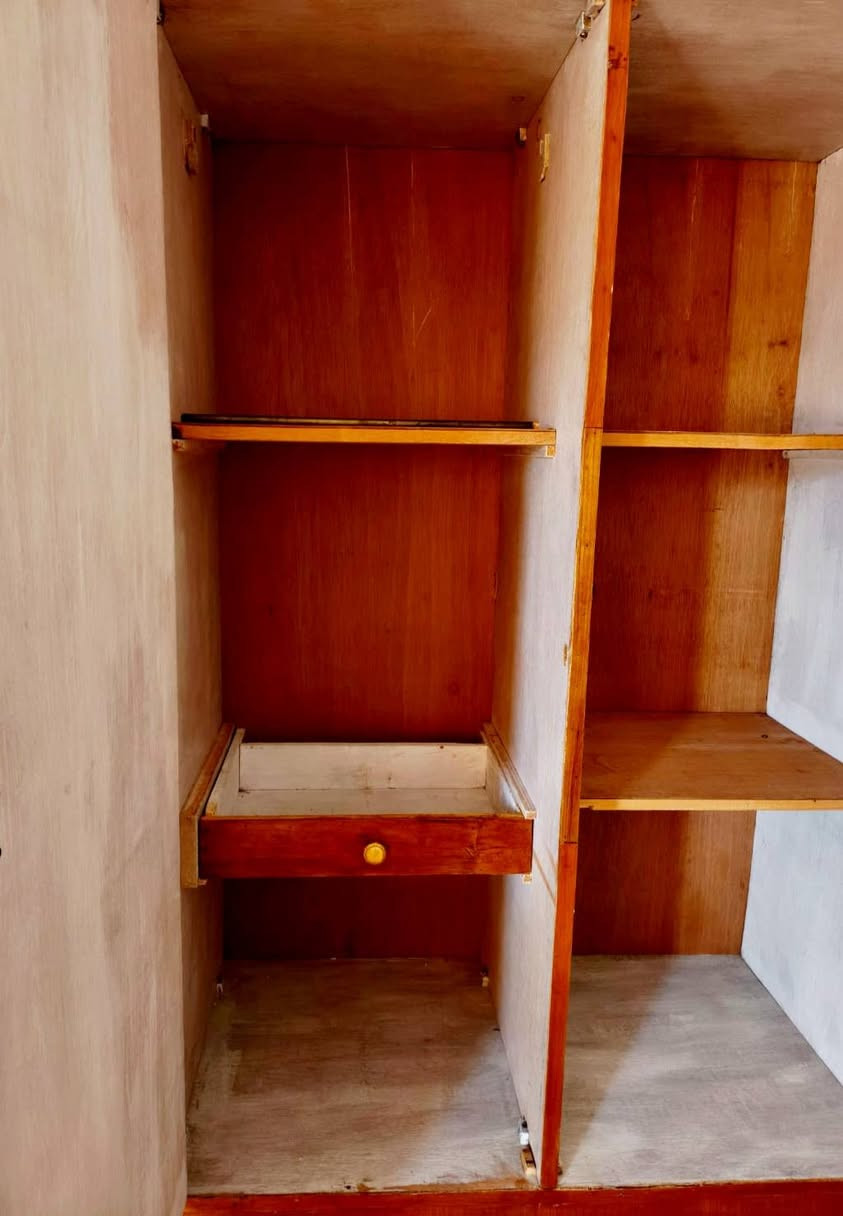 للبيع كنتور ثلاث أبواب صاج أصلي نظيف جدآ
وسجادة إيرانية نظيفة تكفي غرفة وبيها نقاشات جميلة جدا
سعر الكنتور : (١٥٥ الف) وبي مجال بسيط 
سعر السجادة: (٨٠ الف) 
العنوان : تكريت حي التجنيد 
الاتصال : ***********
