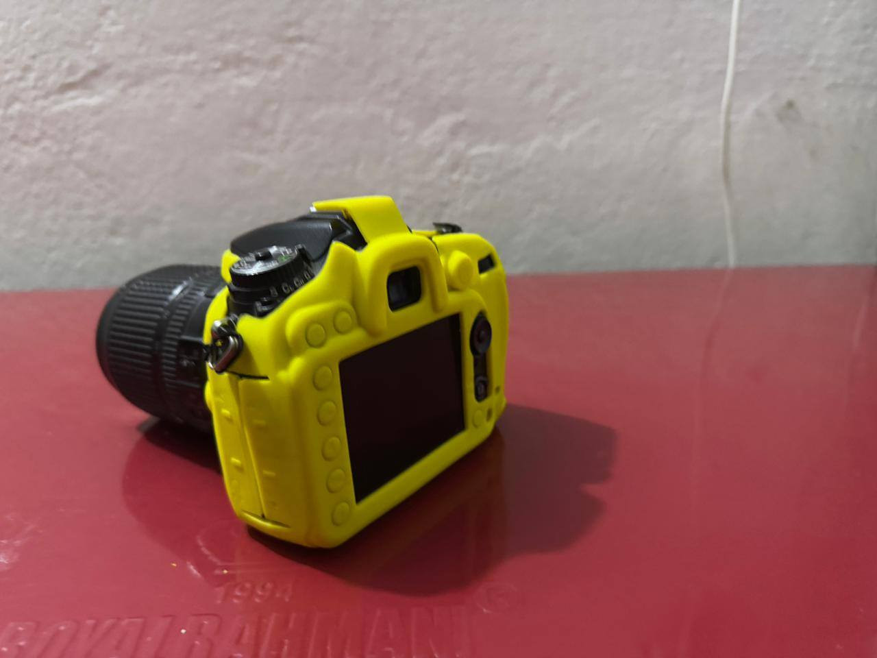 السلام عليكم كامره للبيع 
استخدام قليل كلش ونظيفه
نوع نيكون 7100
رقم الهاتف :***********
السعر عل خاص
