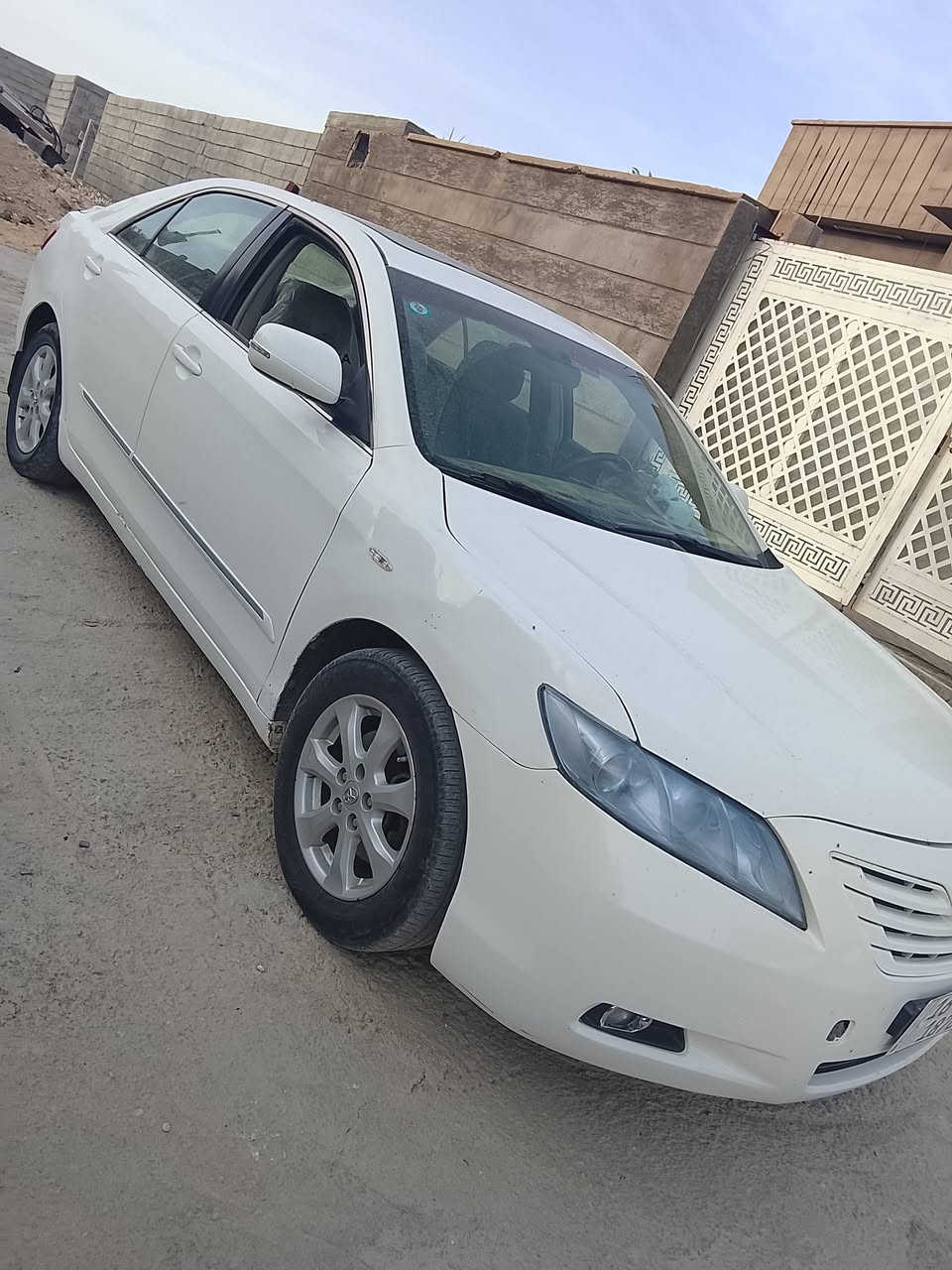 السلام عليكم 
كامري2009
 خليجي فول مواصفات 
 4 سلندر 
صبغ قبق جنطه 
وبارد براس جاملغ امامي
تبريد ثلج قطعتين 
رقم قادسيه  انكليزي بسمي 
السعر 100
***********
الانبار حديثه
