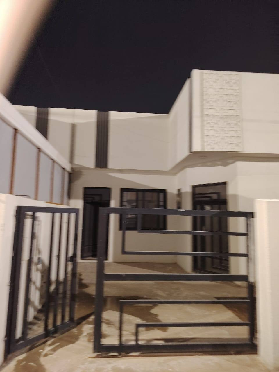 بيت للبيع في مجمع النخيل غير مسكون 
طابق واحد غرفتين نوم واستقبال وصالة ومطبخ وصحيات وكراج سياره
رقم البلوك ٢٩
المساحه ٢٠٠ متر
السعر ١٩٠  مليون مع المجال
علما أن البيت على المصرف العقاري ومبلغ القرص ٨٥ مليون من ضمن سعر البيع  
الاستفسار الاتصال على الارقام التاليه
***********
***********
او زيارة مكتبنا على العنوان التالي 
الشارع الفاصل بين الإسكان والاشتراكي مقابل دكتور منتظر الخرسان 
مكتب حسين السياب
https://www.facebook.com/profile.php?id=100064145764847&mibextid=ZbWKwL
#مجمع #النخيل
#النداء
#المصرف #العقاري
#عقارات #للبيع
#مجمعات
