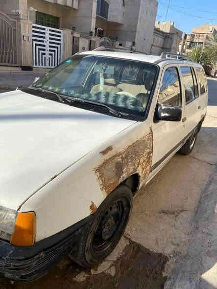 السلام عليكم عندي سيارة اوبل كاديت مديل 91 سنوية 2030 بسمي مشروع وطني مكينه 1600 كير عادي مكاني بغداد سيارة بلاديه السعر 34 ورقة للبيع فقط الاتصال ***********
