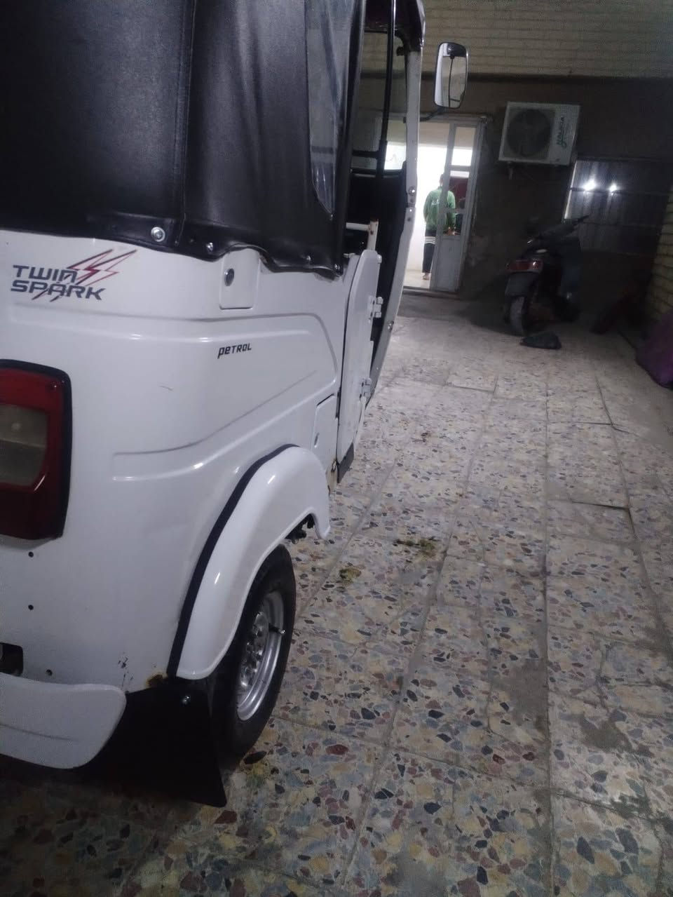 سلام عليكم تكتك موديل 21شهر 9مكفوله من الصبغ والبارد تكتك بلاديه رقم بغداد تحويل ثاني يوم مكاني بغداد ،البلديات***********
