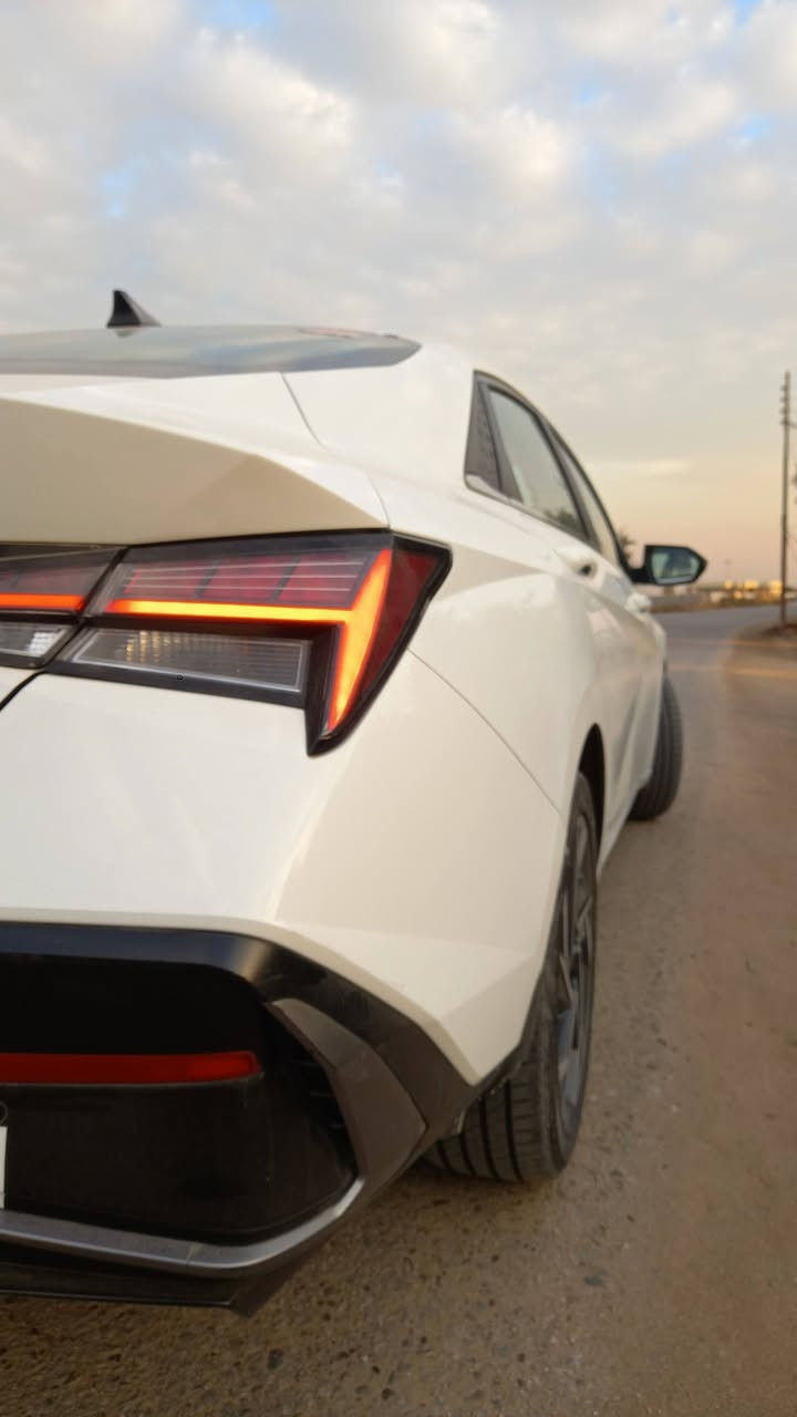 سلام عليكم النترا 24.
خليجي. فول مواصفات
بصمه 
فتحه
تحكم استيرن
مكينه 2000
ماشيه 45k
  سبير منازل
تايراتها مال شركه قبل كم يوم شادهن.( مضمومات)
كفاله
رقم بغداد
مكانها بكربلاء 
*********** 
***********.  سياره احله من اصور
