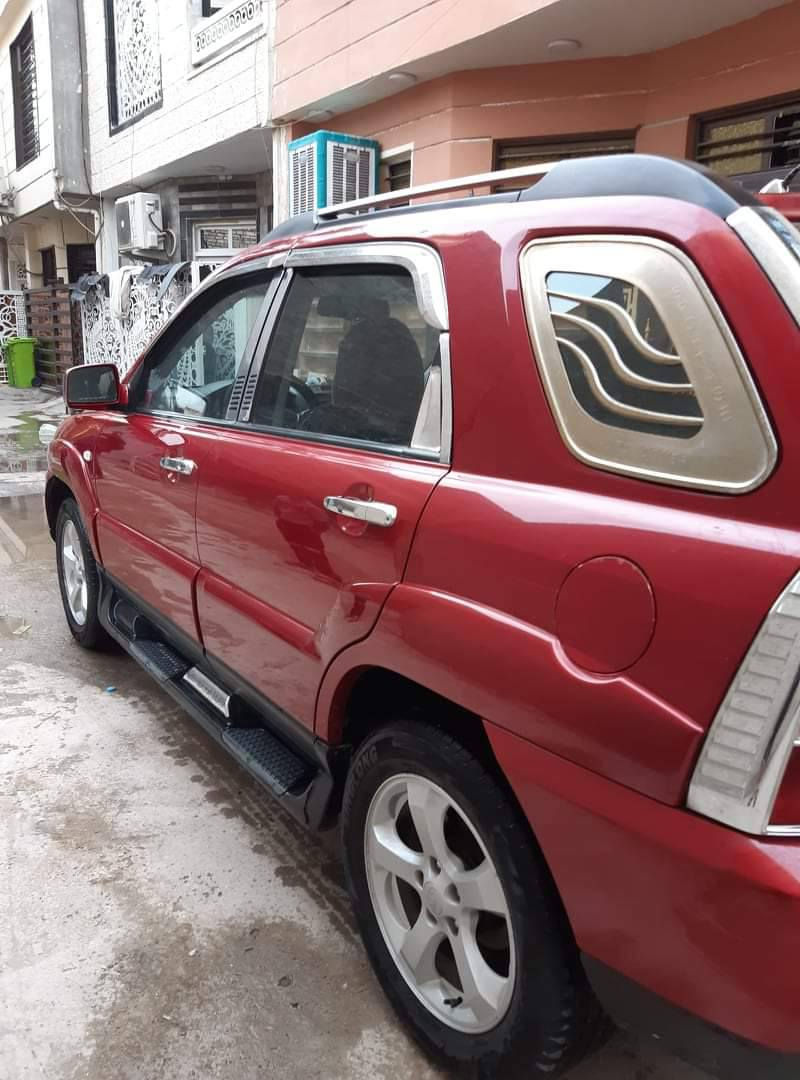 السلام عليكم
سيارة سبورتج موديل 10 
مكفولة فقط شبر بل جاملغ الخلفي 
تبريد ثلج محرك شرط 
السعر 110 وبيها مجال قليل 
رقم الهاتف 
***********
