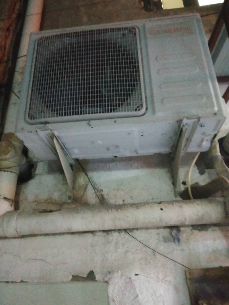 سبلت جداري جنرال ٢ طن نظيف جدا جدا استخدام قليل حاليا منصوب ويشتغل يعني تأخذ شرط الفحص والتشغيل كوت الكفاءات *********** دهل اوران, واسط
