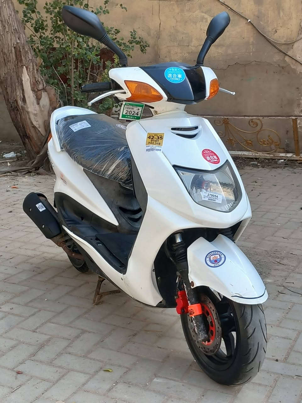 سلام عليكم....
دراجه سكنس نثيه 100 ياباني  للبيع 🛵سكليتر خطين استان كهربائي 
دراجه شلعه معدل كهربائيات كلهه شغاله دراجه جديده تايرات جديد  بلادية أي نقص مابيهة دهن جديد 
جيب فيتر وتعال افحص
العنوان بغداد مدينه الصدر مطعم ليمنونه الاستفسار الاتصال على الرقم 📞***********
