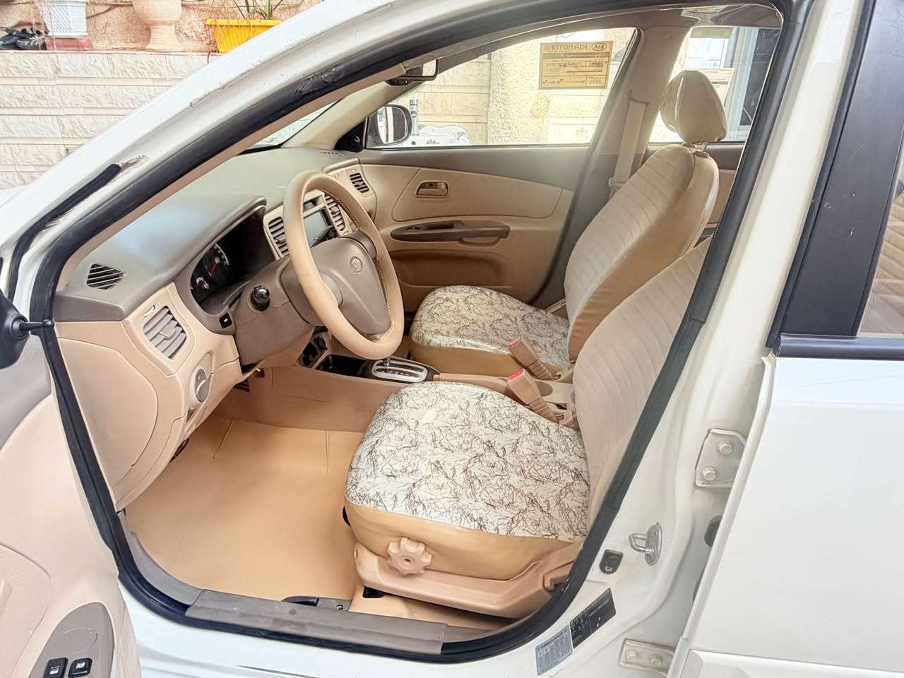 كيا ريو خليجي 2011
جاهزة من تخم تاير وصدر 
داخل مدوشم عام 
شرط احلى من الصور 
شرط التحويل بسمي 
العنوان ديالى بعقوبة 
***********
السعر 93 بعقوبة, ديالى
