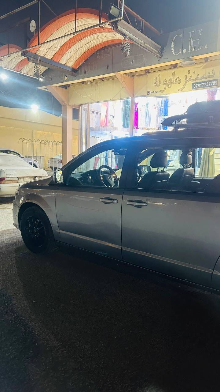 السلام عليكم دوج كرفان

موديل :2019

فئة GT اعلى فئة 

تشتغل بانزين وغاز بيها منظومة غاز كاملة تكدر تحول تمشي على غاز او بانزين 

ماشيه: 145,000

كشنات جلد تدفئة وتبريد

حساس اطارات

كراسي كهرباء

جام كهرباء 

٦ سلندر 

شاشه كار بلي 

شاشة وسطية

٧ راكب 

٣ قطع تبريد 

٥ ويل كب 

وبعد معروفة مواصفاتة اعلى فئة

السيارة رقم بغداد سنوية باسمي 

السعر  183 $ ورقه  وبيه مجال

مكاني النجف الاشرف 

للاستفسار اتصل على رقم 

 ***********
