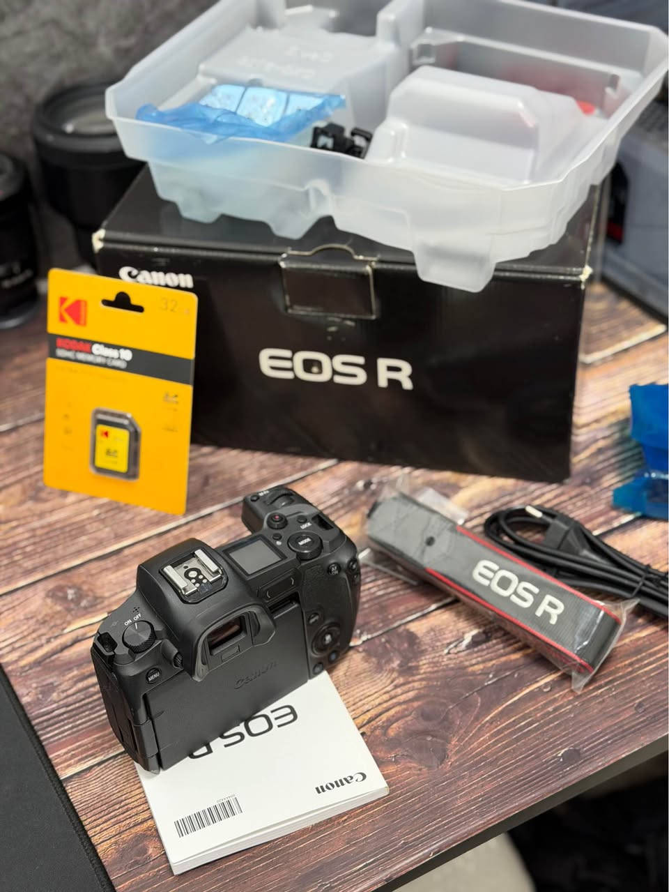 ⁨ 📸 Canon EOS R – Body Only

كامرة كانون EOS R
مستعملة ونظيفة جدًا ✨
🔹 نظافتها: 90٪
🔹 بدي فقط

🎁 الملحقات:
• الكرتون الأصلي
• الشاحن
• الحزام
• بطارية بلادي
• رام 32GB هدية 🎁

💰 السعر: 1,385,000 دينار عراقي فقط

🚚 توصيل مجاني لجميع محافظات العراق

📩 للاستفسار أو الحجز مراسلة الصفحة على الخاص ✅

⸻

⚙️ مواصفات Canon EOS R:
• مستشعر Full Frame بدقة 30.3 ميگاپكسل
• معالج صور DIGIC 8
• تصوير فيديو 4K
• نظام فوكس Dual Pixel CMOS AF
• شاشة لمس متحركة
• شاشة عرض إلكترونية OLED EVF
• اتصال Wi-Fi و Bluetooth
• تدعم عدسات RF (وتعمل مع EF عبر محول)⁩ كركوك, العراق


**إذا كنت صاحب هذا الإعلان وتريد حذفه لأي سبب، رجاءا أرسل رسالة إلى الدعم الفني**