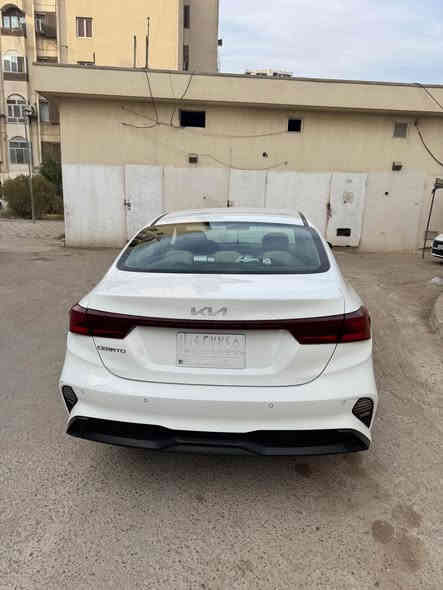 كيا سيراتو ٢٠٢٤ خليجي 
محرك ٢٠٠٠ دوش 
مواصفات السيارة ستندر 
تحكمات ستيرن 
حساسات خلفية 
ماشية ٤٧ الف 
السيارة جديدة بيها كم زلغ بالدعامية 
مكان السيارة بغداد 
السعر ١٨٠ 
الرقم *********** Colombo
