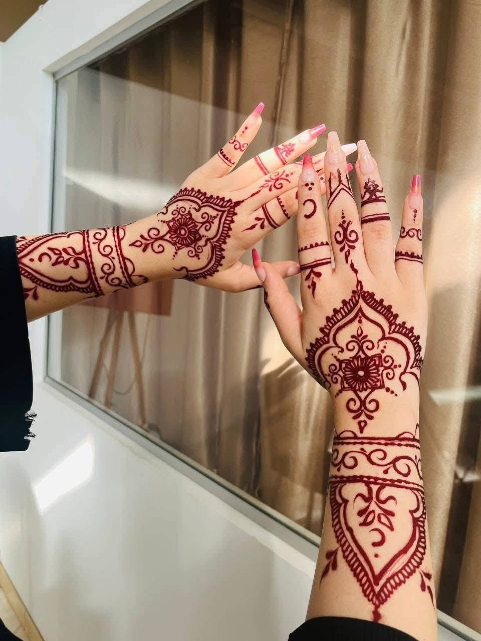 الاناقه والجمال يم كوزمتك خطاب للتجميل 
حنه و نقش الحنه الطبعات كلها متوفره 
حنه متوفره باللون الأسود و الجوزي على الاحمر 

للحجز والاستفسار يرجى مراسلتنا واتساب ***********

يوجد توصيل لجميع محافظات العراق
