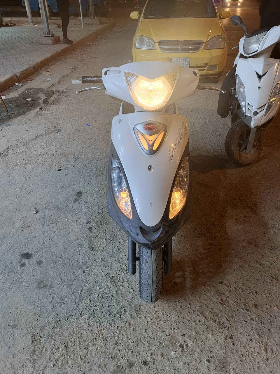 السلام عليكم متاح دراجه كامكو v2 صار ٤ أشهر من طلعته من الرمبه السعر ٨٥٠ الشراي يتصل ***********
