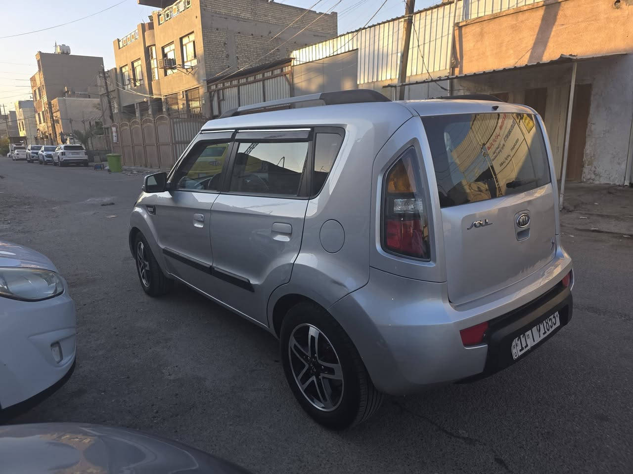 السلام عليكم صول موديل ٢٠١٠ وارد امريكي رقم بغداد حادثها بنيد بدون دواخل السيارة بيهة مكانات صبغ وبيهة بارد شوية بقبغ الجنطة  السيارة فول مواصفات تحكم ستيرن سماعات لد سلايد مكينة ٢٠٠٠ دوش المرغوب سستم صوت ورايدهة ٧٩ وبيهة مجال وموجودة بغداد الجديدة ورقمي ***********
