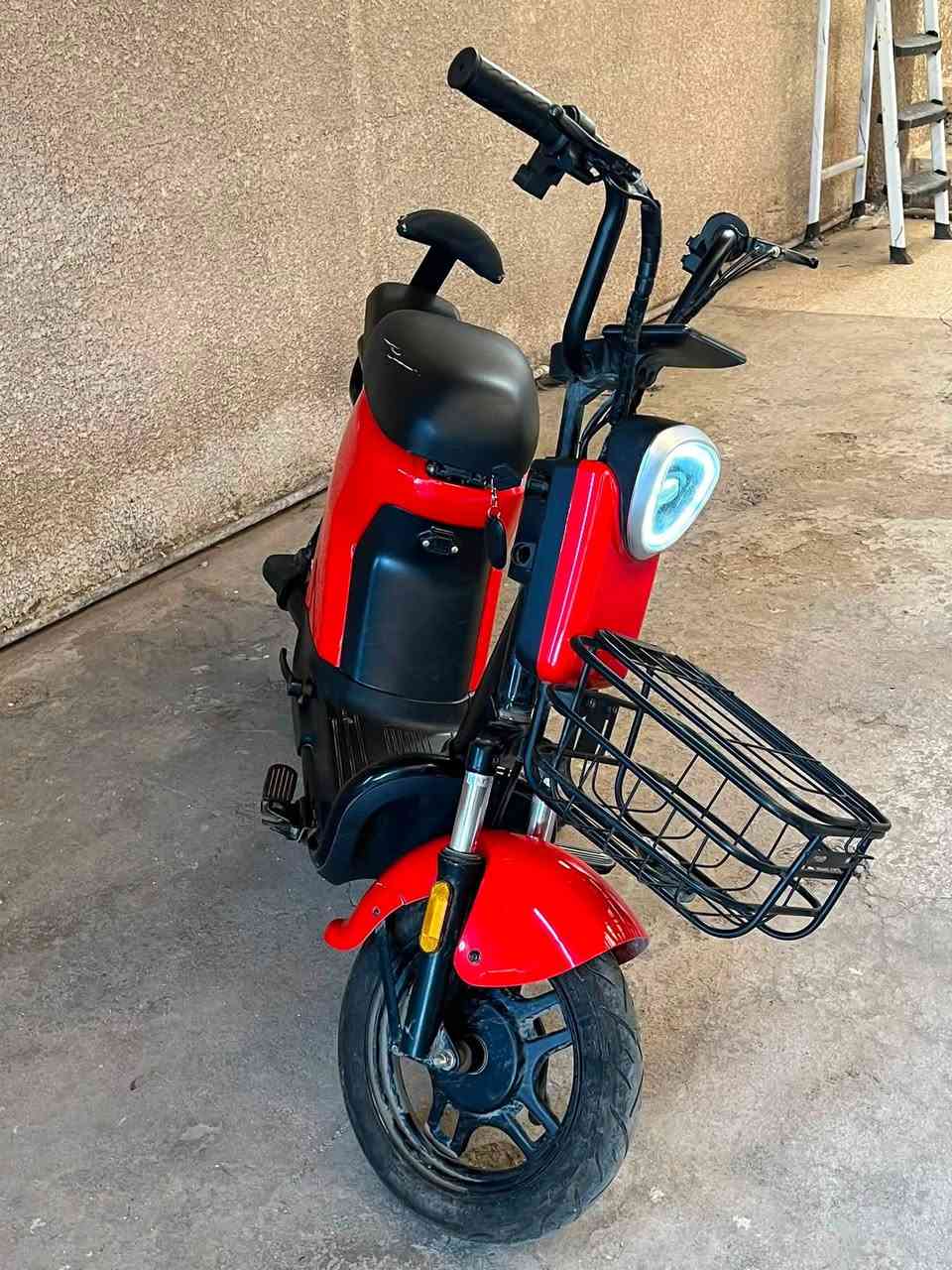 دراجه للبيع بطاريات جديده و عقل جديد و السعر 325 وبيه مجال حك
الجيه الرقم ***********
