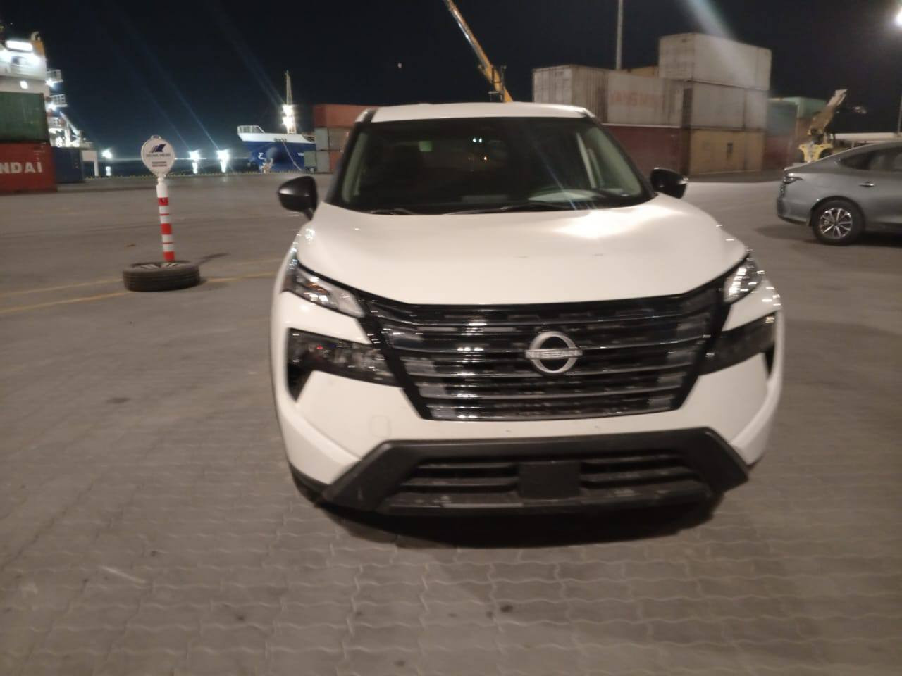 السلام عليكم نيسان روج موديل 2024 فئة الs تترقم شمالي حادثه جاملغ خلفي شبر ونص باب خلفي بدون دواخل بدون ايرباك ماشيه 19 الف فقط السعر 191 وبي مجال بسيط للتواصل خاص او الاتصال على رقم ***********
