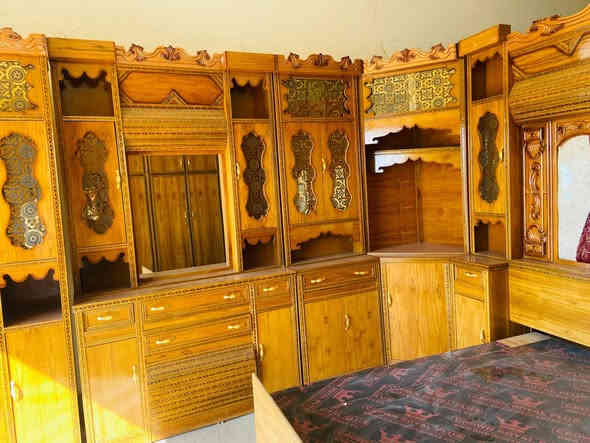 سلام عليكم خوان يوجد غرف نوم للبيع لأ ستفسار على هاذ رقم ***********
