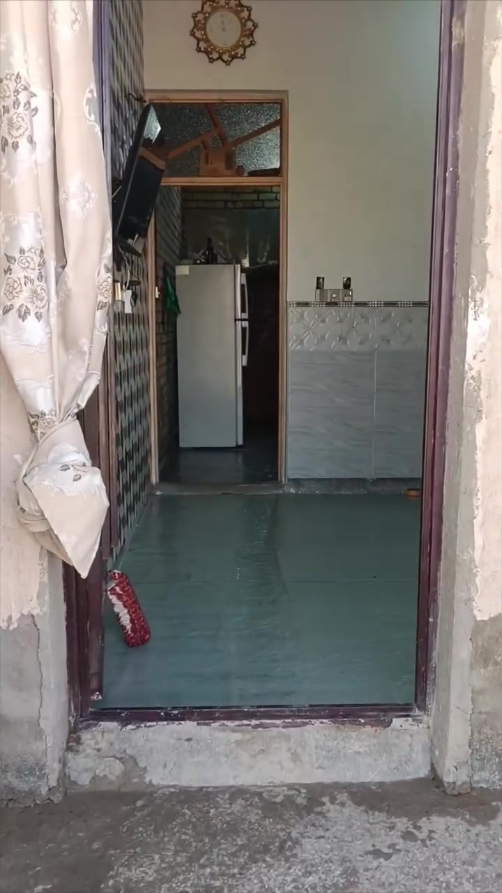 سلام عليكم بيت للبيع 50 متر نزال 10 والواجه 5 طابو صرف ع طابو الشعب رقم القطعه 5468 طابق واحد السعر 60 وبي مجال رقم التلفون ***********
