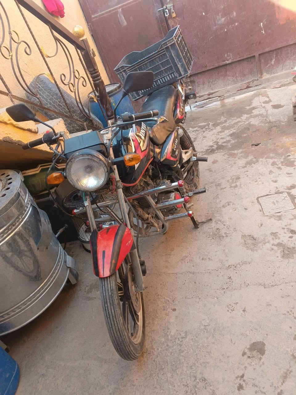 دراجه جني 2013 خير من الله دير بانزين ومشي دبلات جدد محرك ناعم الدراجه بدون اوراق بسبب الغسل مكفوله من كلشي مكاني ديالى كنعان


**إذا كنت صاحب هذا الإعلان وتريد حذفه لأي سبب، رجاءا أرسل رسالة إلى الدعم الفني**