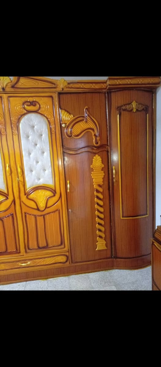 اخوان السلام عليكم غرفه اخشاب نظيفه للبيع مكان ديالى الخالص السعر 650 وبها مجال ***********
