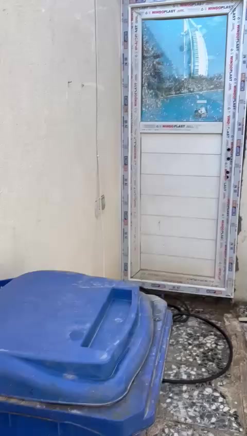 السلام عليكم بيت للبيع في زراعي الوليد يتكون من استقبال ومطبخ وغرفه نوم وصيحات خارجيه وسويت داخل الغرفه  ومنور السقف سندويج بنل  عرض الشارع ١٠ متر قريب على شارعين سيد هاشم بيت بناء حديث ارضيه وجدار مطبك كامل مكمل  ما بي اي نفص خدمات كامله مي مجاري كهرباء الفيديو موضح اماكم الرقم ***********  السعر 42 وبيه مجال قليل
