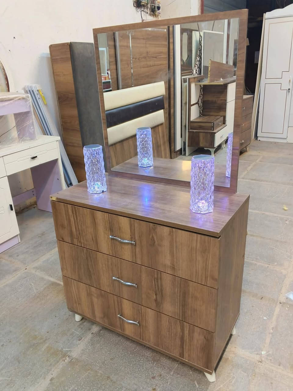 غرفه تركي 6قطع اخت الجديده..السعر 400 مع شد ونقل.الحجز واتس ***********
