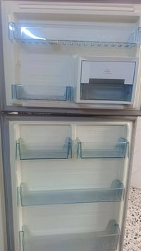 ثلاجه ميديا نضيفه جداً مال شركه يعني مامستخدمه اهواي الشراي على هذا ال...