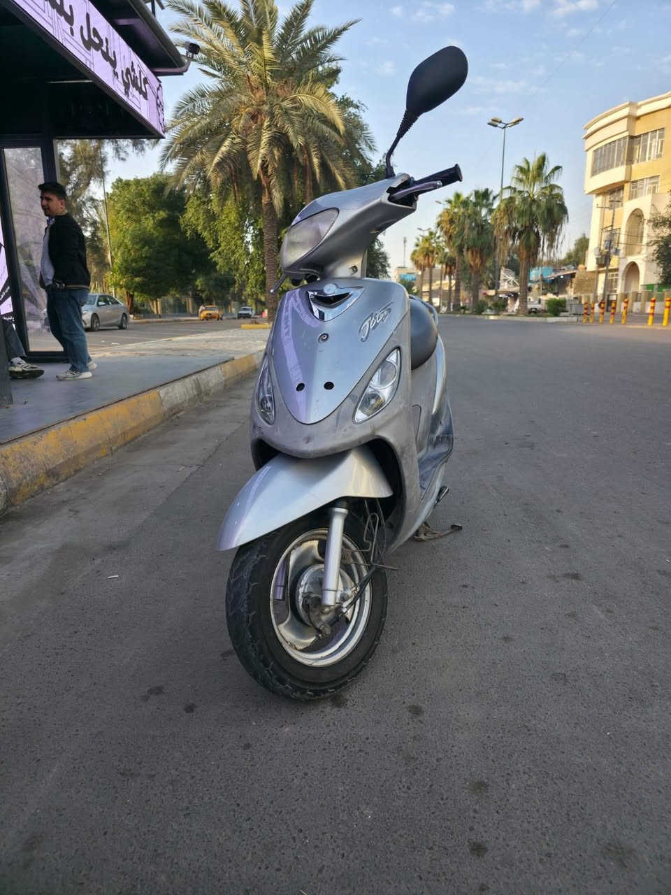 سلام عليكم البيع دراجه ماكس منغولي دراجه نكره سلف بكل وقت كله ختم واحد وكلشي بلادي بيه يابانية كهربائيات كله شغاله سعر ٧٠٠ الف وبيه مجال بسيط مكاني كاظميه او ساحه عدن للاسفسار على رقم ***********
