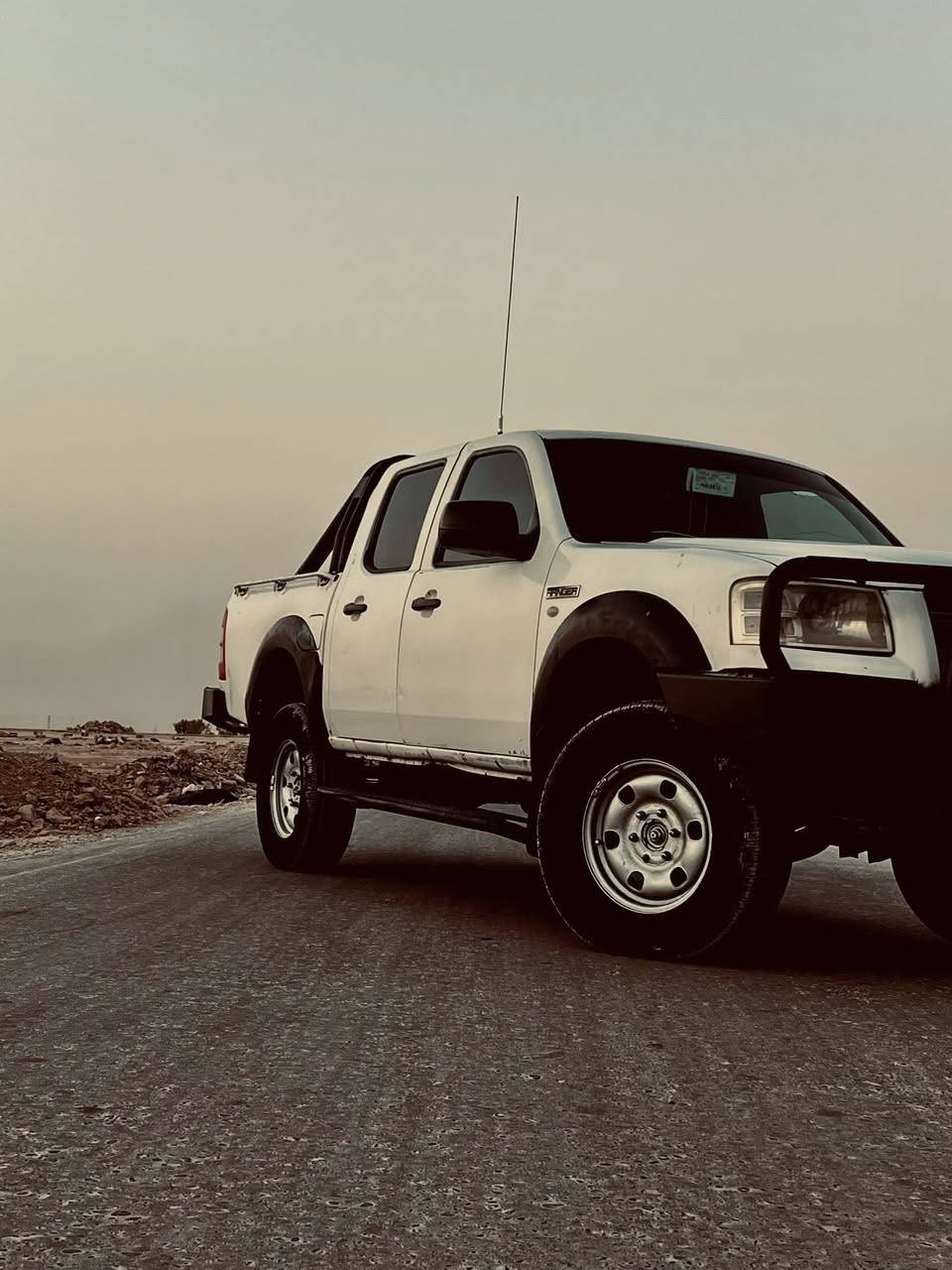 السلام عليكم
للبيع فورد رنجر مزاد وزارة الداخلية موديل 2008
سياره نضيفه وكاعده تايرات جدد صدر نص عمر
تبريد تدفئة كير محرك نضيفات 
للاستفسار ***********
