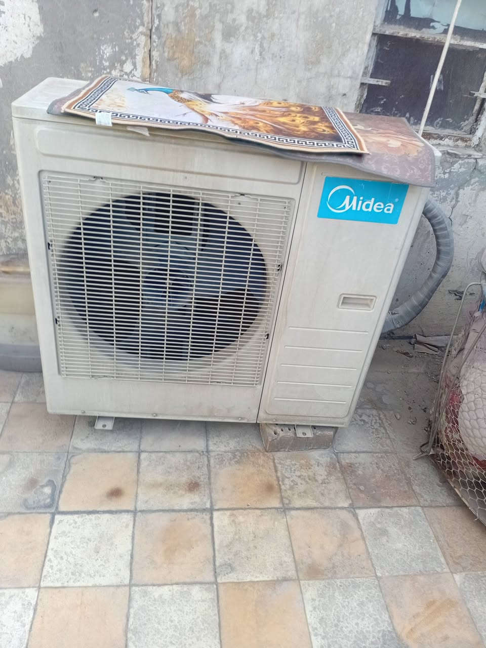 للبيع سبلت كنتوري ٣ طن نوع ميديا شغال مكفول من التصليح بسعر مناسب 
***********
