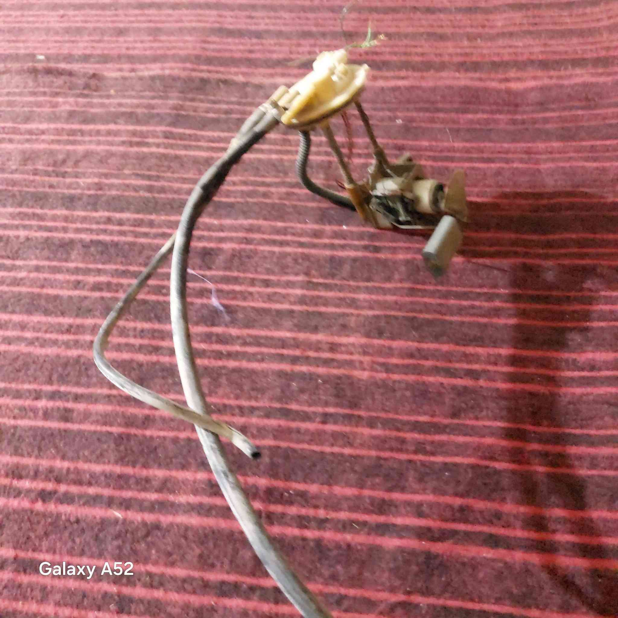 السلام عليكم 
للبيع تانكي بانزين كيا بونتيشا جديد
الاصلي مال تفصيخ + عبوه مال البانزين و الفيتبم مالها الاصلي يعني جيب و شد 
السعر 60 الف 
العنوان البصره الزبير 
للستفسار ***********
