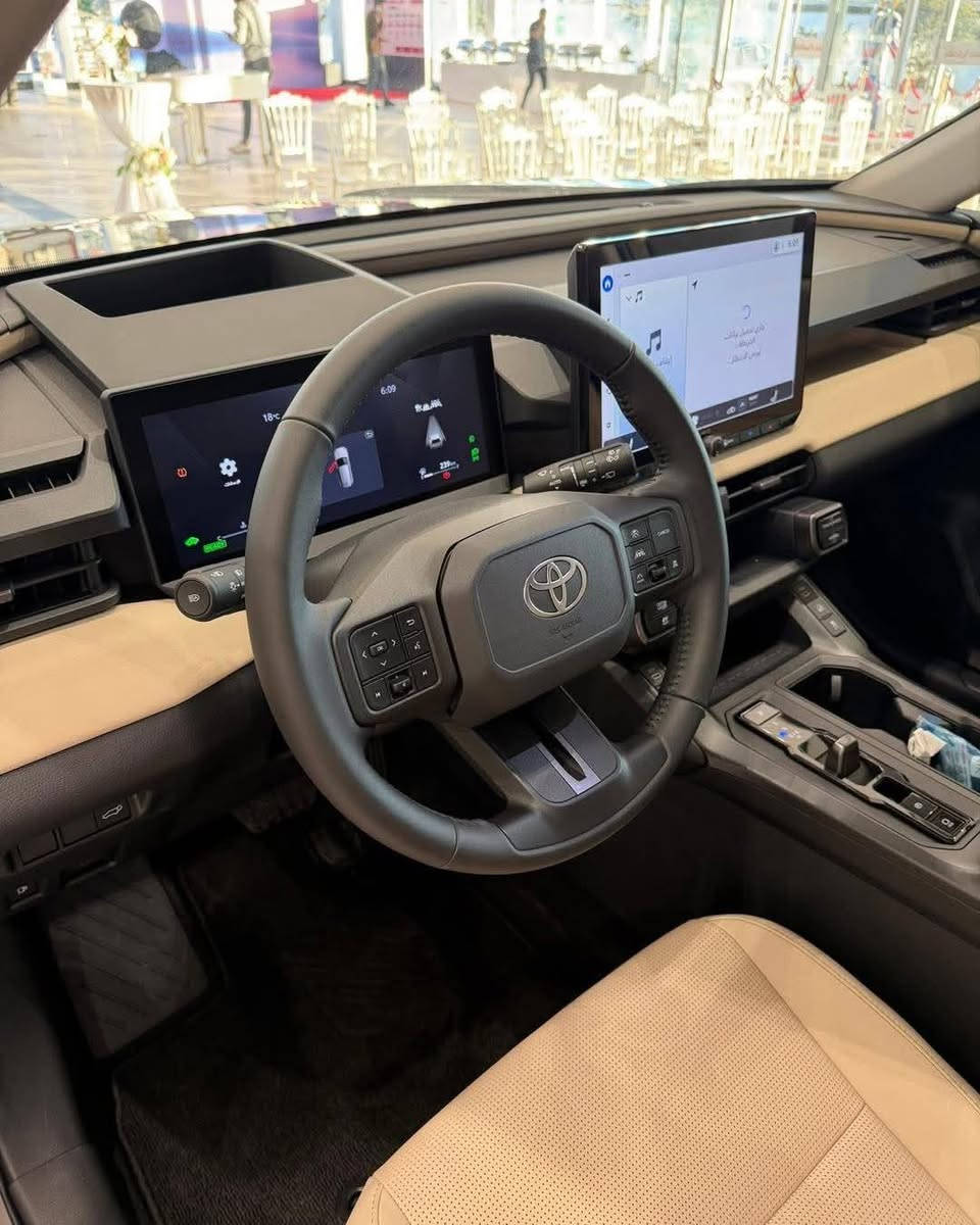 راف فور ٢٠٢٦ ؛ صح تويوتا تتمسك بالكلاسيكية وخطواتها محسوبة بس يا اخي اسم مقترن بالثقة من الناس يلزمون عليها سرة اكو اسباب منطقية هاي الاسباب تخلي بعض العوائل المتمكنة تشتريها على عدد افراد الاسرة .


**إذا كنت صاحب هذا الإعلان وتريد حذفه لأي سبب، رجاءا أرسل رسالة إلى الدعم الفني**