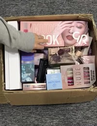 كارتون مكياج • 94 قطعة • توصيل مجاني