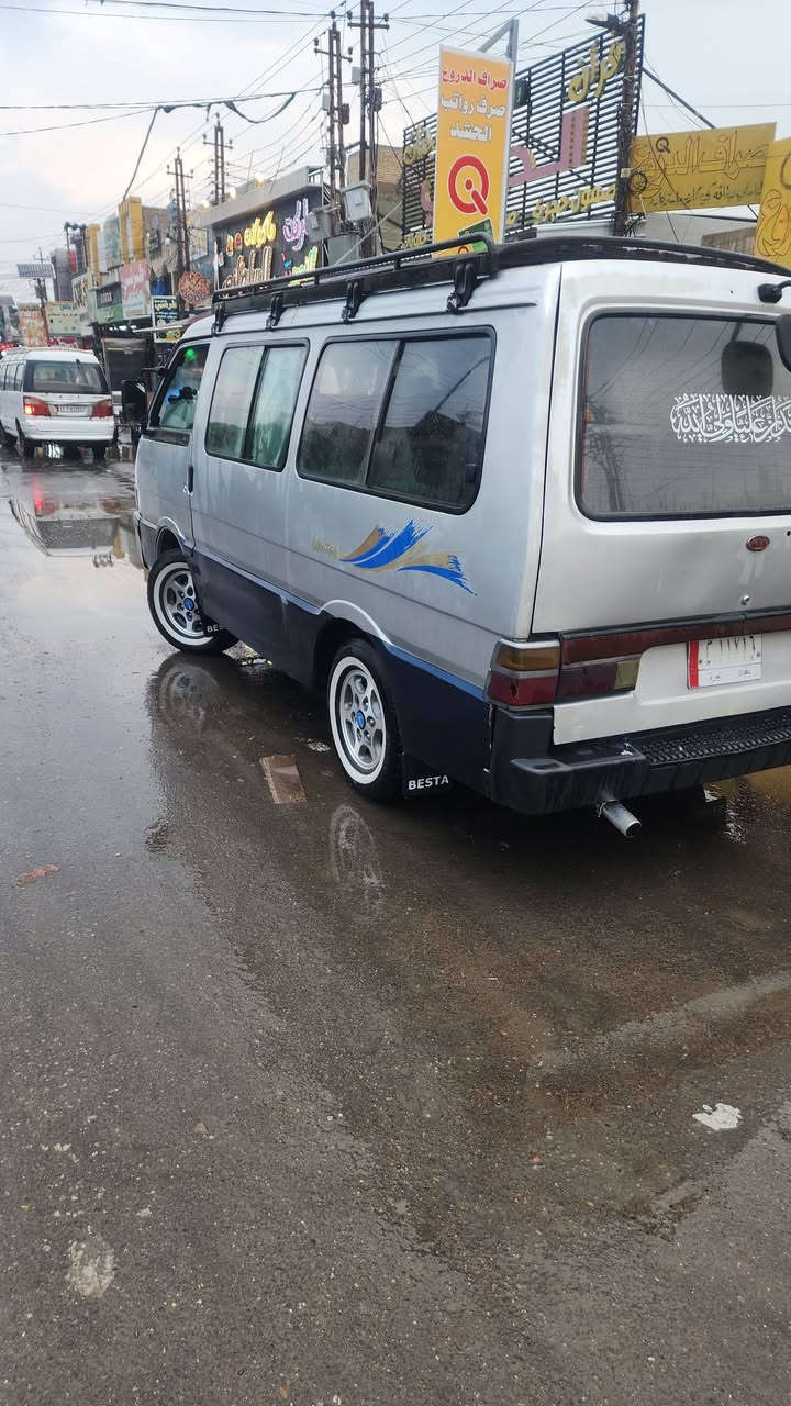 السلام عليكم كيه بسته للبيع موديل ١٩٩٣ السنويه بشهر الثالث تصقط مكينه توني مجفتها الكير فقط الثاني يفلت على الأكثر من القمجي تخم تاير صارلي شهرين من شاده بم ونوزلات جديده كهربائيات كلها شغاله كيج الكاز والحماوه شغالات ويلاه مجليات بالجديد كشنات مال بريجو يحتاج فقط ارضيه ادوشمها صدر امامي وخلفي جديد شادهن قبل شهرين بور ومشط جديدات  شواصي بلاديه سياره كامله وماعاوزها شي كبل للشارع مكاني بغداد الحسينيه مال الراشديه ***********
